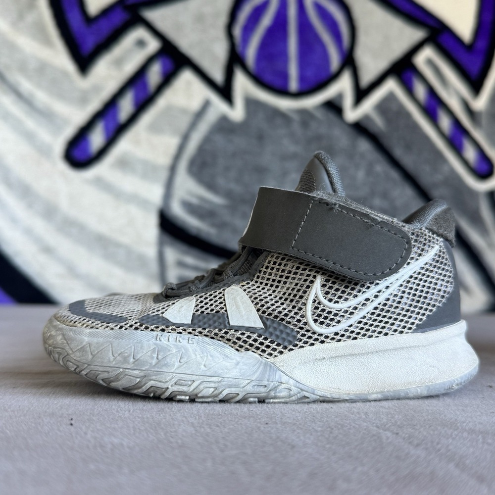 Size 9c - Nike Kyrie 7 SE PS CHIP Light Smoke Grey White Preschool DB5625-011